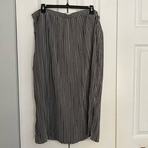 NWT POPSUGAR XL Women’s star white and black skirt with side slits, elastic band